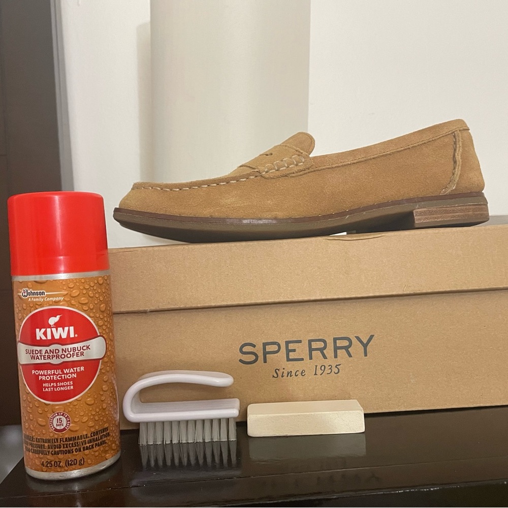 Sperry Seaport Stud Suede Tan Sz. 8.5
